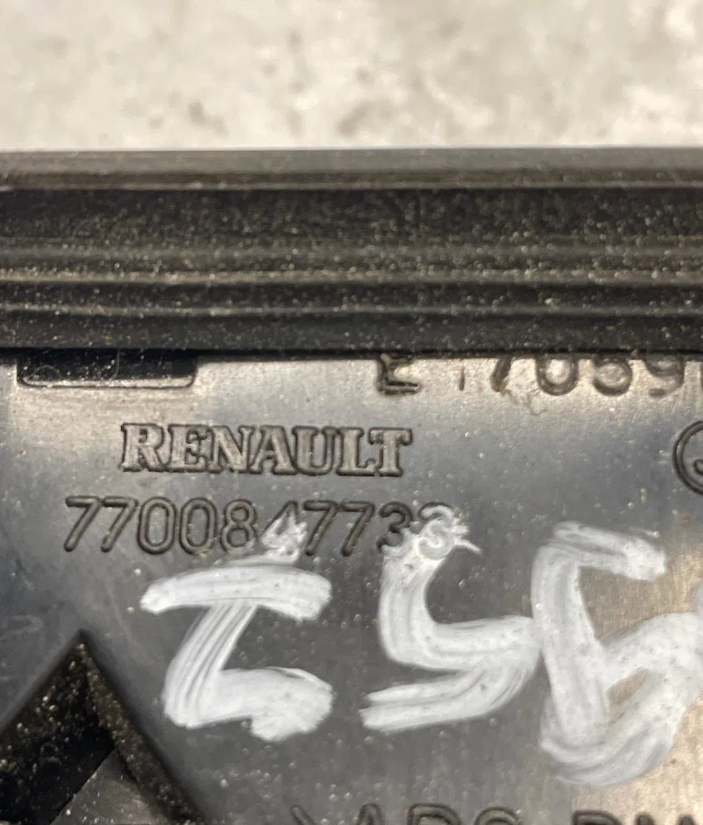 Feux stop supplementaire Renault CLIO I (B-C57_, 5-357_) 1.2 (5-357y, 5-357k) (1996-1998) occasion