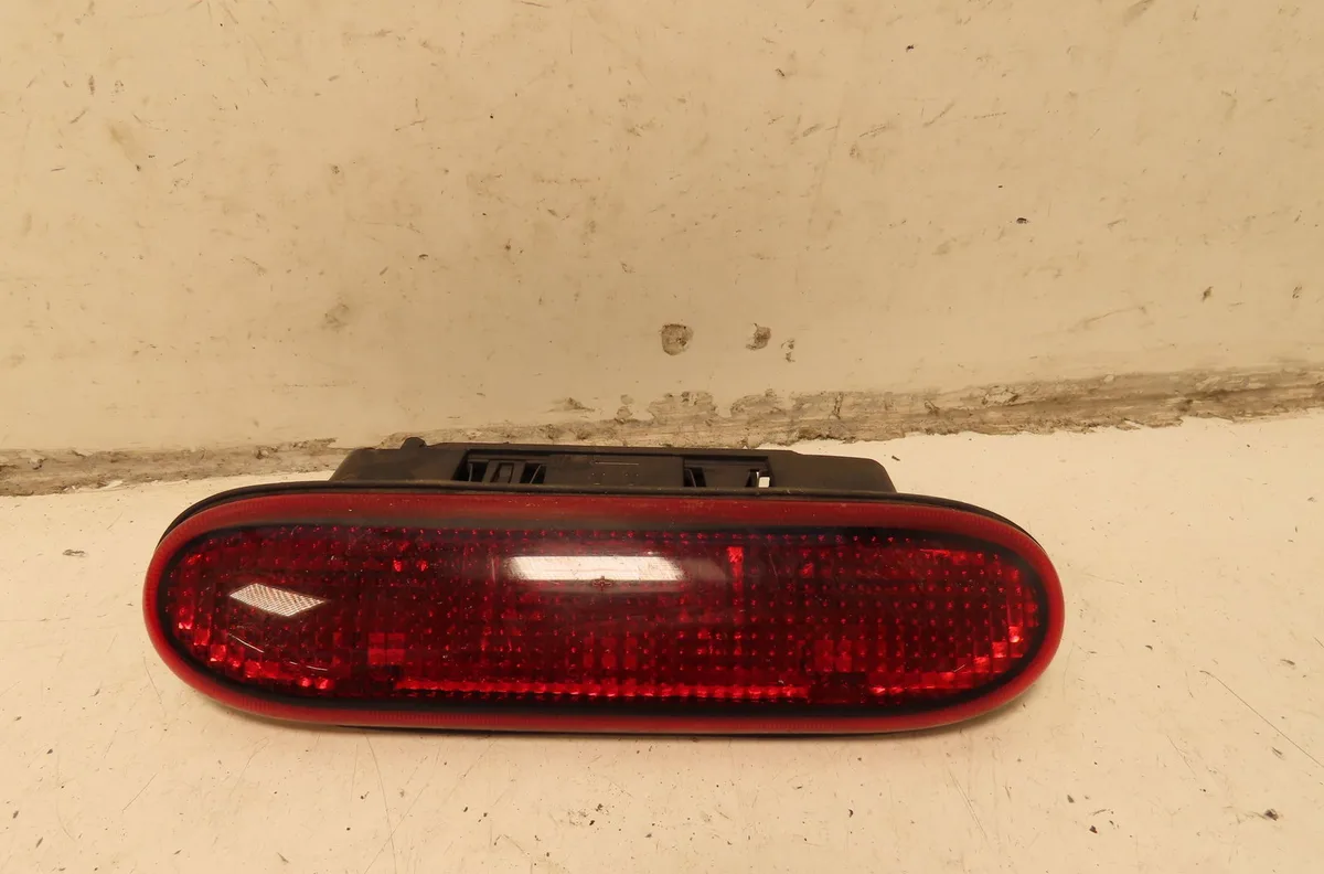 Feux stop supplementaire Renault CLIO I (B-C57_, 5-357_) 1.2 (b-c-s57a, b-c57s, 5-357f, 5-357j, 5-357l, 5-357r) (1990-19