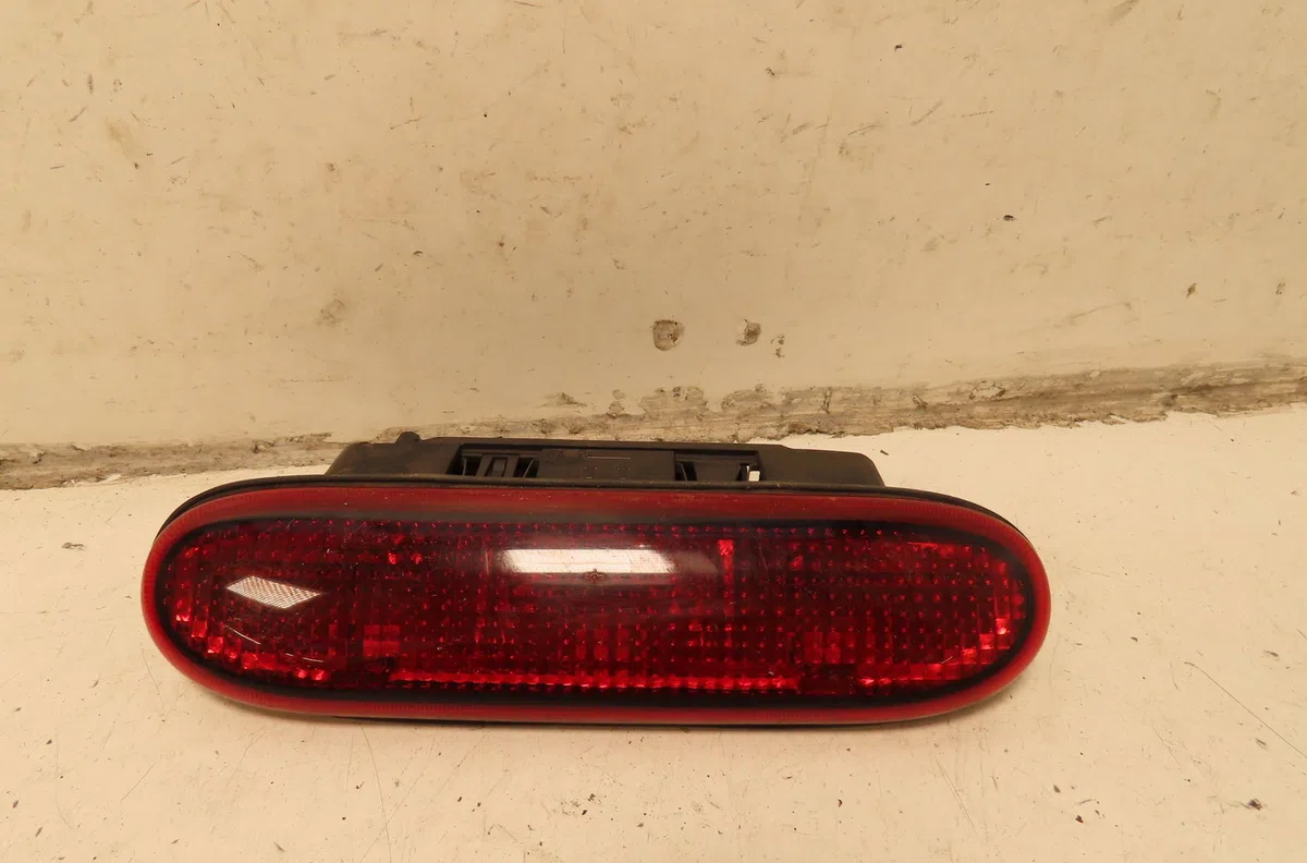 Feux stop supplementaire Renault CLIO I (B-C57_, 5-357_) 1.2 (b-c-s57a, b-c57s, 5-357f, 5-357j, 5-357l, 5-357r) (1990-19