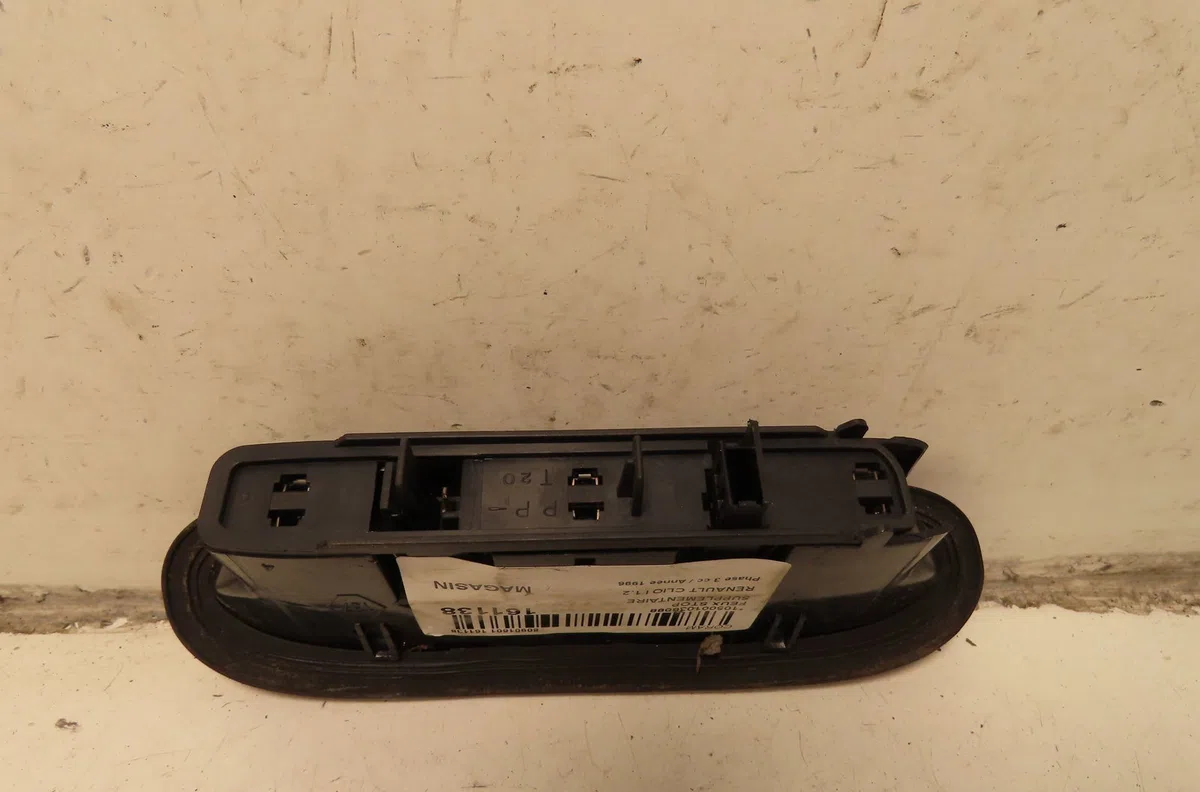 Feux stop supplementaire Renault CLIO I (B-C57_, 5-357_) 1.2 (b-c-s57a, b-c57s, 5-357f, 5-357j, 5-357l, 5-357r) (1990-19