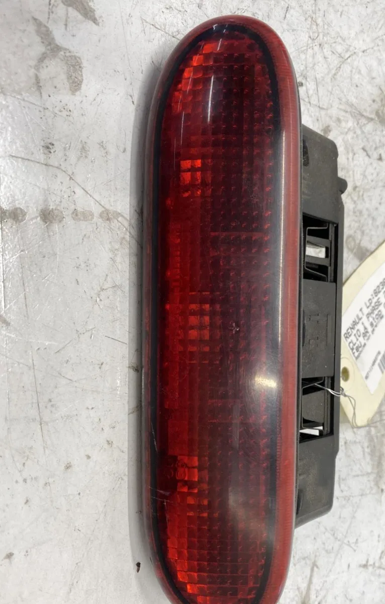 Feux stop supplementaire Renault CLIO I (B-C57_, 5-357_) 1.9 d (b-c-s576, b-c-s57l) (1991-1998) occasion