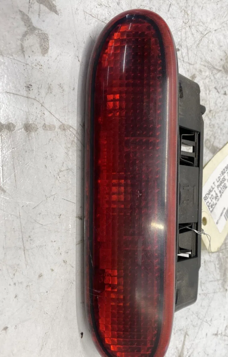 Feux stop supplementaire Renault CLIO I (B-C57_, 5-357_) 1.9 d (b-c-s576, b-c-s57l) (1991-1998) occasion