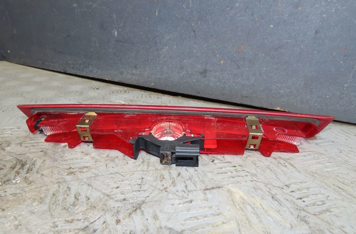 Feux stop supplementaire Renault CLIO III (BR0-1, CR0-1) 1.5 dci (c-br0g, c-br1g) (2005-2012) 5 portes occasion
