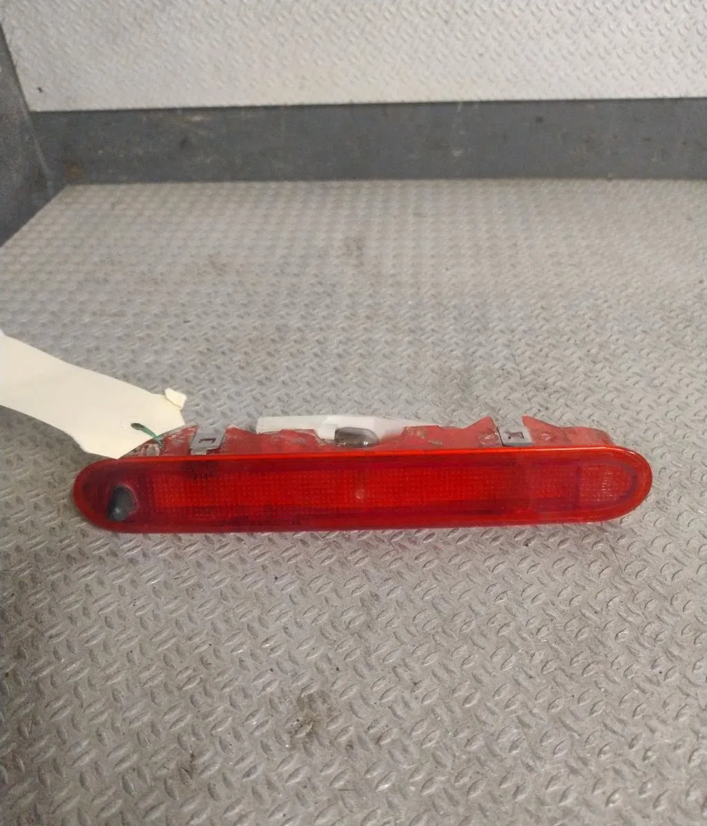Feux stop supplementaire Renault KANGOO - GRAND KANGOO II (KW0-1_) 1.5 dci 90 (kw05, kw08, kw0g, kw11) (2008) occasion