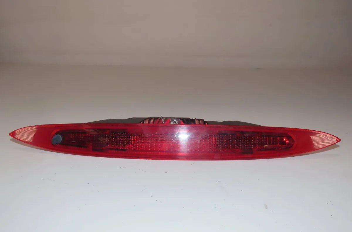 Feux stop supplementaire Renault MODUS - GRAND MODUS (F-JP0_) 1.6 (jp03, jp0b, jp0u, jp0y, jp1g) (2004) occasion