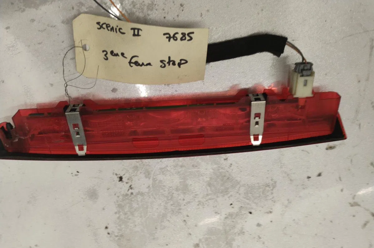 Feux stop supplementaire Renault SCÉNIC II (JM0-1_) 1.5 dci (jm1e, jm16) (2005-2008) 5 portes occasion