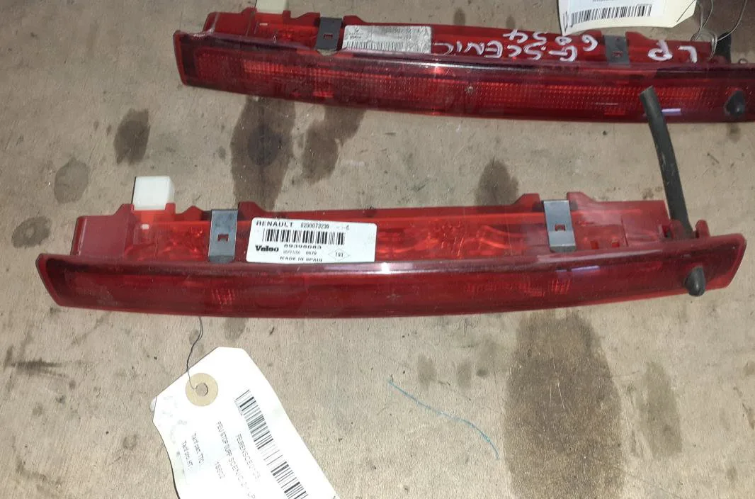 Feux stop supplementaire Renault SCÉNIC II (JM0-1_) 1.9 dci (2003-2008) occasion