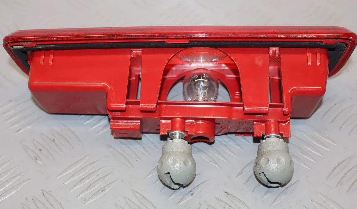 Feux stop supplementaire Renault TRAFIC III Camionnette (FG_) 1.6 dci 125 (fgmh) (2015) occasion