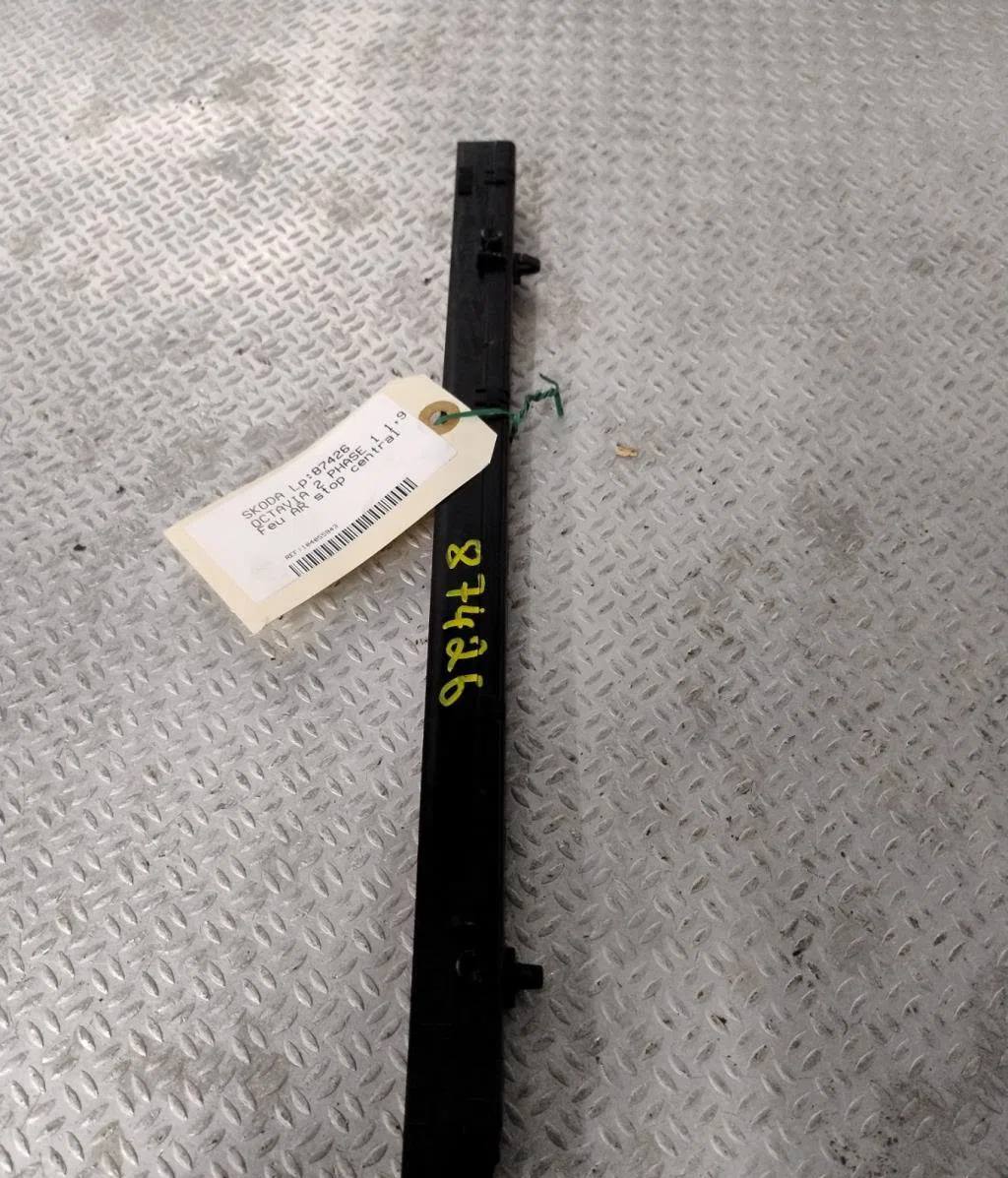 Feux stop supplementaire Skoda OCTAVIA II (1Z3) 1.9 tdi (2004-2010) occasion