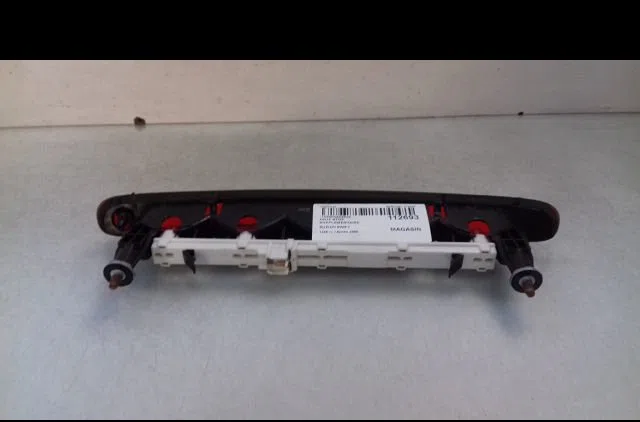 Feux stop supplementaire Suzuki SWIFT III (MZ, EZ) 1.3 ddis (rs 413d) (2005) occasion