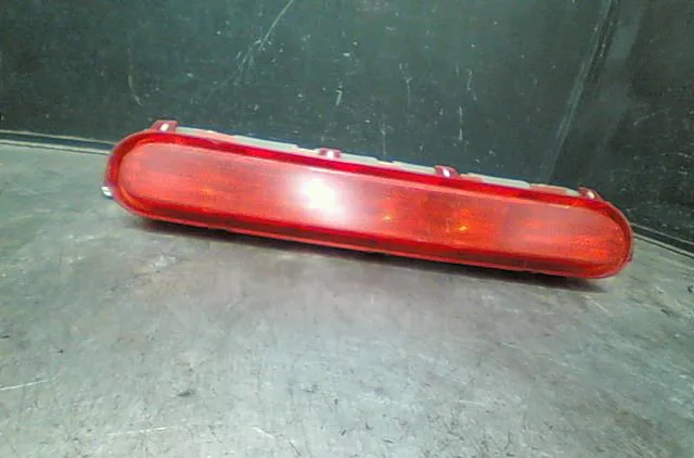 Feux stop supplementaire Toyota COROLLA Verso (ZER_, ZZE12_, R1_) 2.2 d-4d (aur10_) (2005-2009) 5 portes occasion