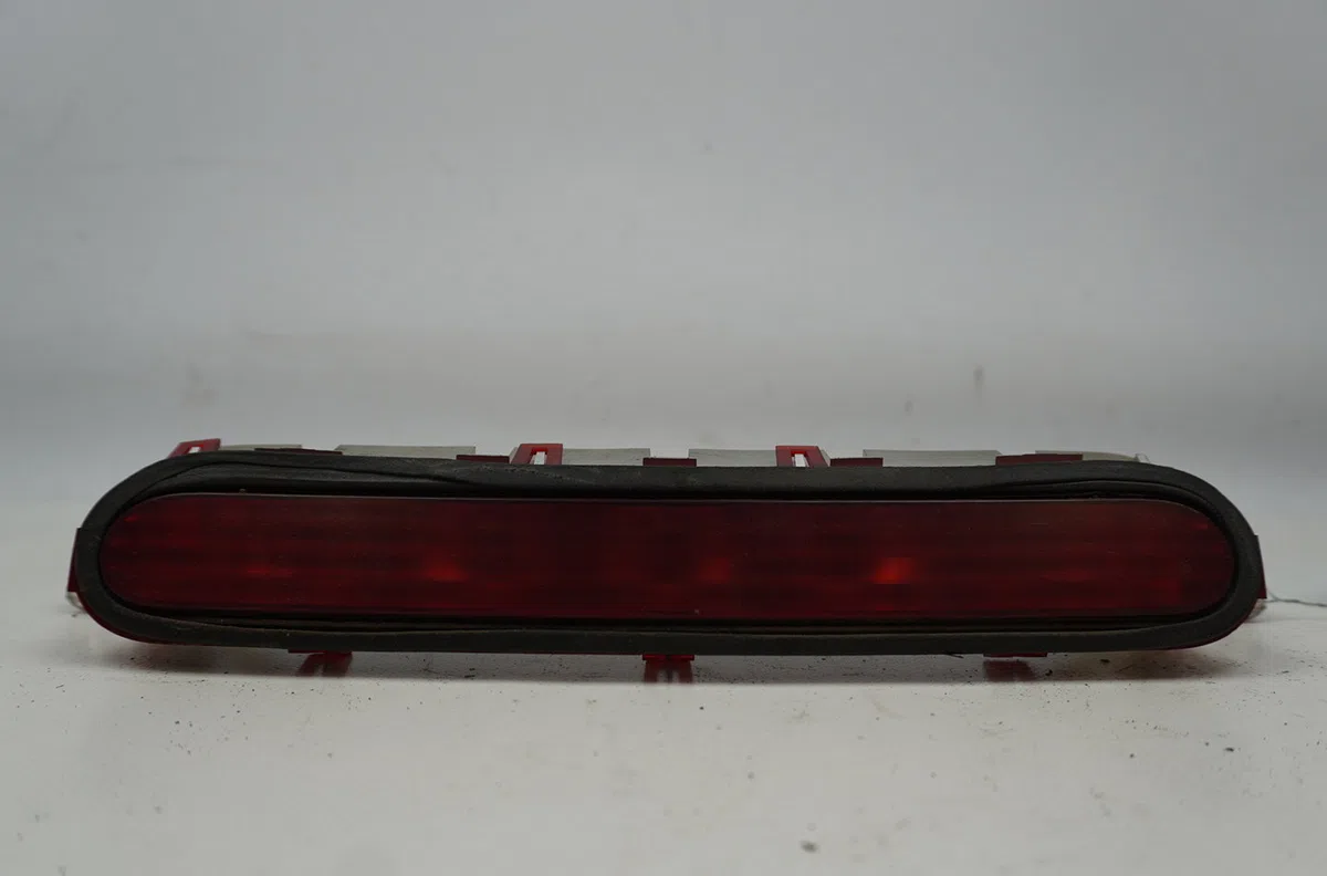 Feux stop supplementaire Toyota COROLLA Verso (ZER_, ZZE12_, R1_) 2.2 d-4d (aur10_) (2005-2009) 5 portes occasion