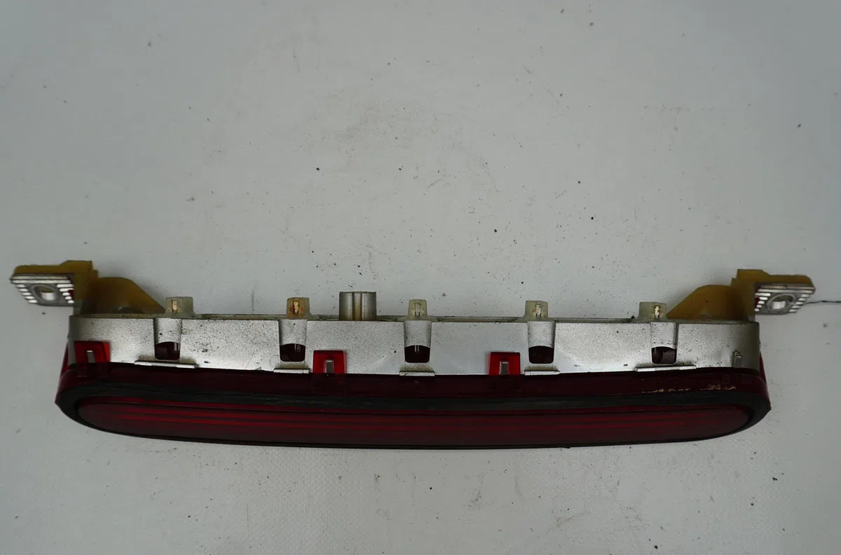 Feux stop supplementaire Toyota COROLLA Verso (ZER_, ZZE12_, R1_) 2.2 d-4d (aur10_) (2005-2009) 5 portes occasion