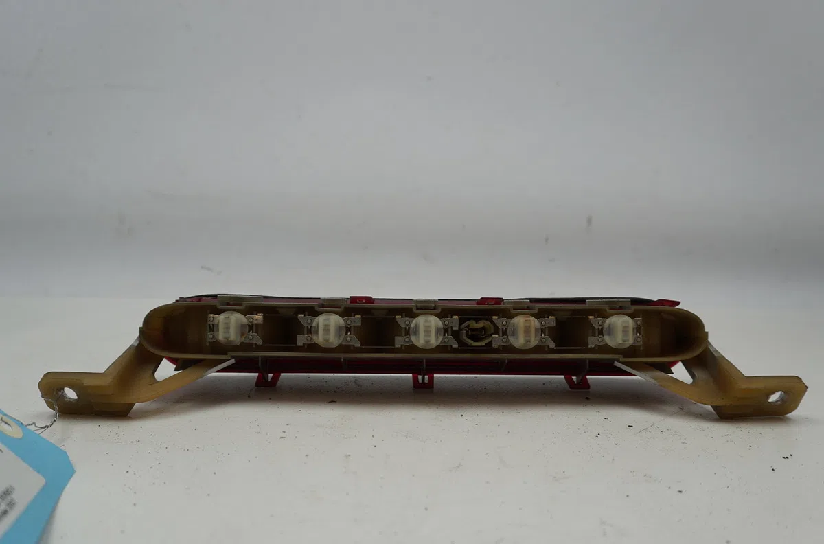 Feux stop supplementaire Toyota COROLLA Verso (ZER_, ZZE12_, R1_) 2.2 d-4d (aur10_) (2005-2009) 5 portes occasion