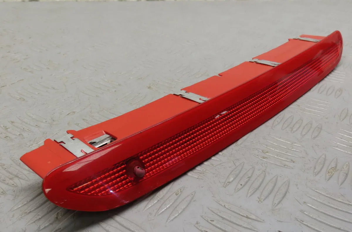 Feux stop supplementaire Volkswagen GOLF VI (5K1) 1.6 tdi (2009-2012) 5 portes occasion