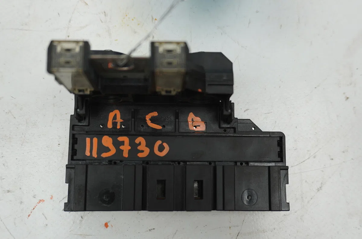 Fusible batterie de traction Renault CLIO V (B7_) 1.6 e-tech 145 (b7mu) (2022) occasion