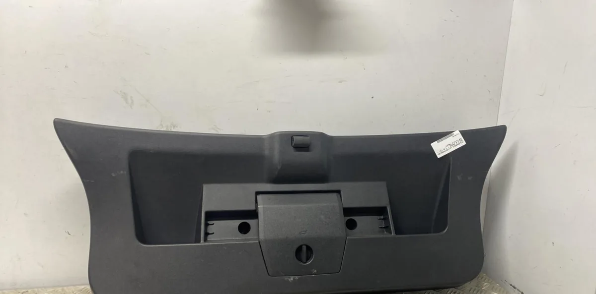 Garniture de hayon VOLKSWAGEN POLO 6 PHASE 1 occasion
