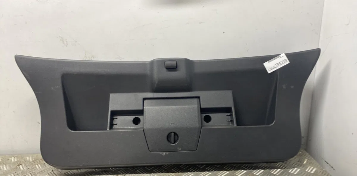 Garniture de hayon VOLKSWAGEN POLO 6 PHASE 1 occasion