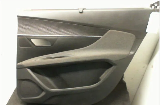 Garniture porte ard Peugeot 5008 II (MC_, MJ_, MR_, M4_) 1.2 (mrhnyh, mrhnyw, mrhnsj, mrhnsu, mrhnsm) (2016) occasion