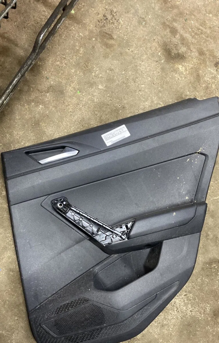 Garniture porte ard VOLKSWAGEN POLO 6 PHASE 1 occasion