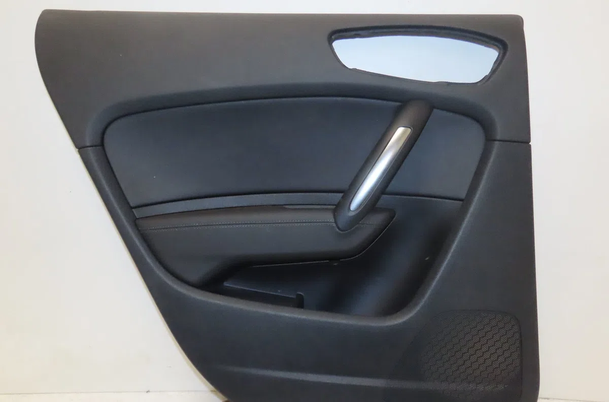Garniture porte arg Audi A1 Sportback (8XA, 8XF) 1.4 tfsi (2011-2015) occasion