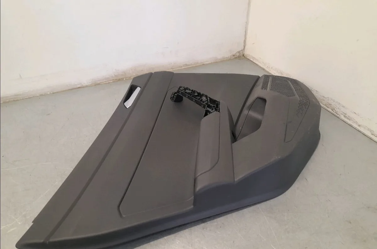 Garniture porte arg Volkswagen POLO VI (AW1, BZ1, AE1) 1.0 tsi (2017) occasion