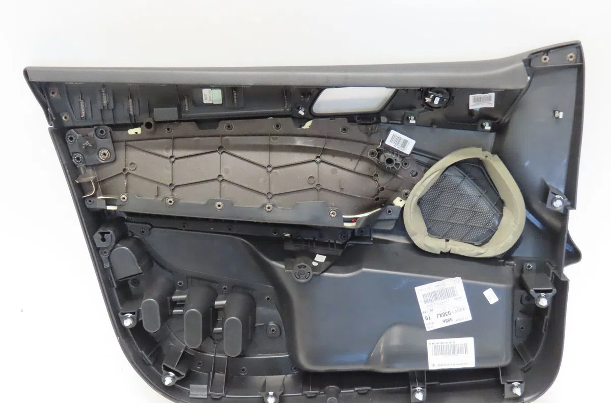 Garniture porte avd Peugeot 308 II (LB_, LP_, LW_, LH_, L3_) 1.6 gti (l35gnh) (2015-2021) occasion