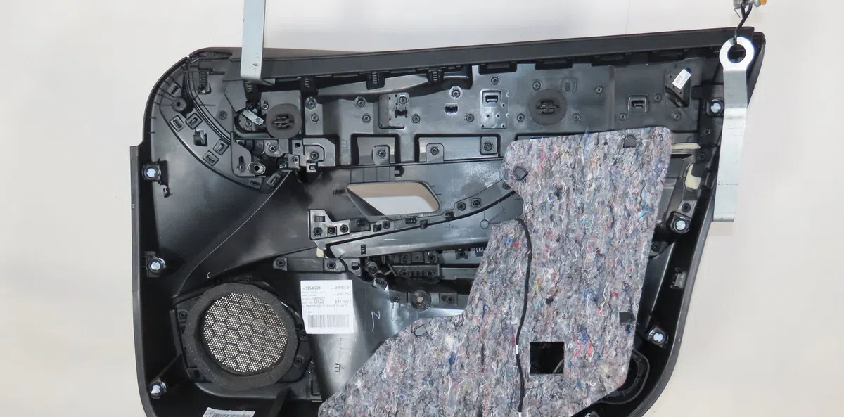 Garniture porte avg Peugeot 308 III (FB_, FH_, FP_, F3_) Bluehdi 130 (fbyhzl, fbyhzt) (2021) occasion