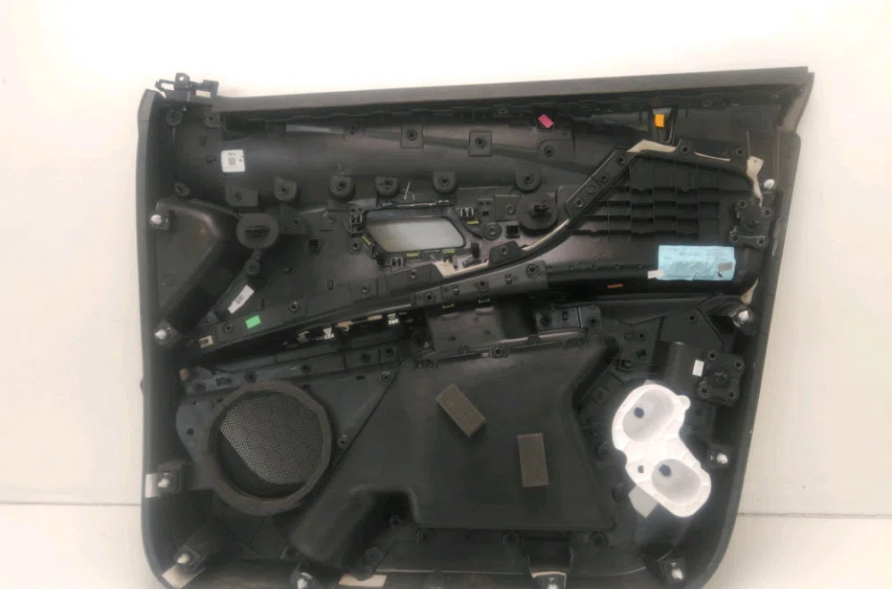 Garniture porte avg Peugeot 5008 II (MC_, MJ_, MR_, M4_) 1.5 bluehdi 130 (mcyhzj, mcyhzr, mcyhzx) (2018) occasion
