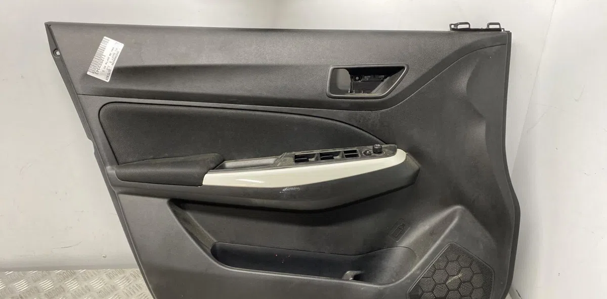 Garniture porte avg SUZUKI SWIFT 5 occasion