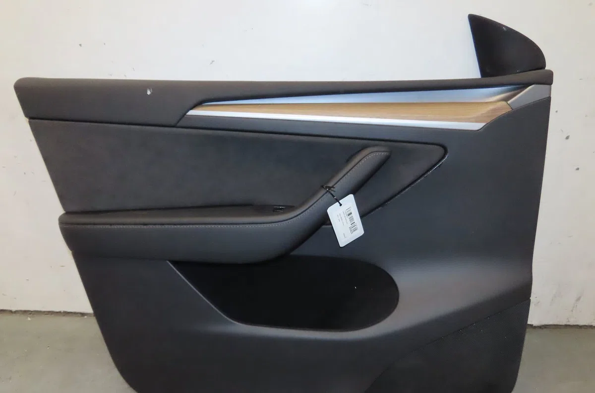 Garniture porte avg Tesla MODEL Y (5YJY) Ev traction intégrale (2021) 5 portes occasion