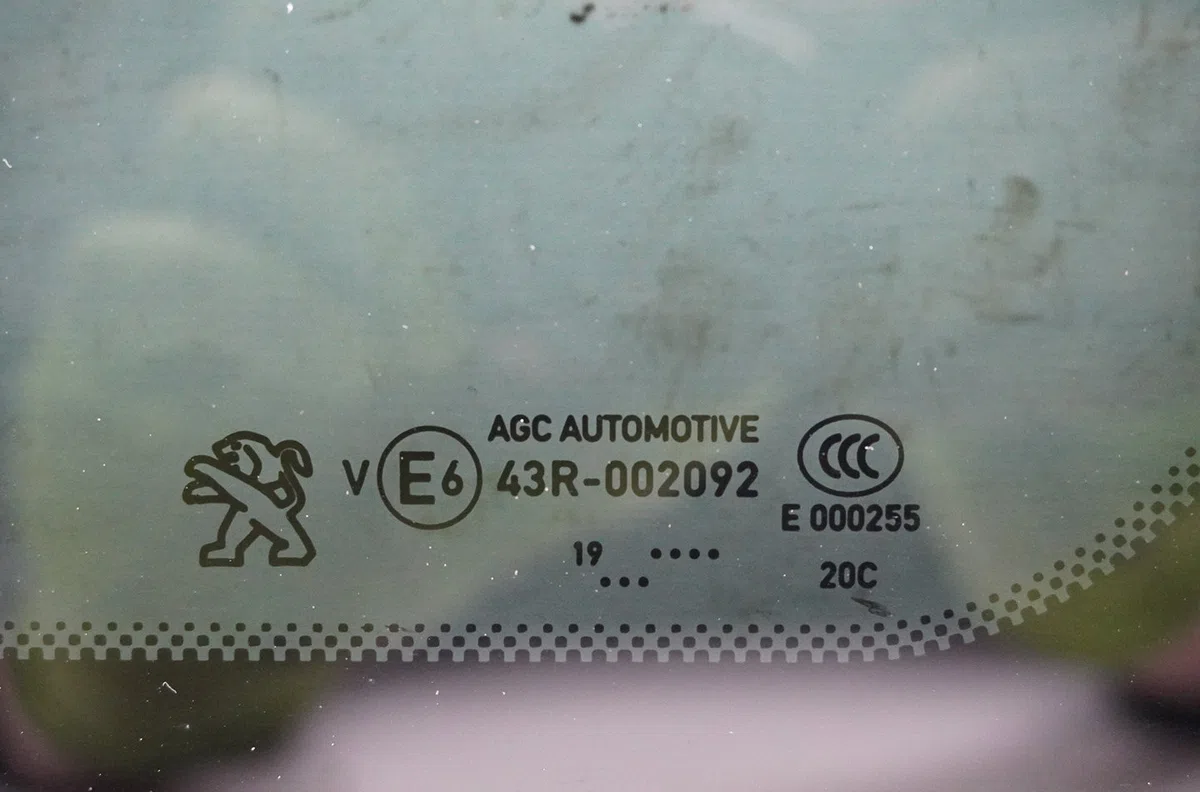 Glace ar custode d Peugeot 5008 II (MC_, MJ_, MR_, M4_) 1.2 (mrhnyh, mrhnyw, mrhnsj, mrhnsu, mrhnsm) (2016) occasion