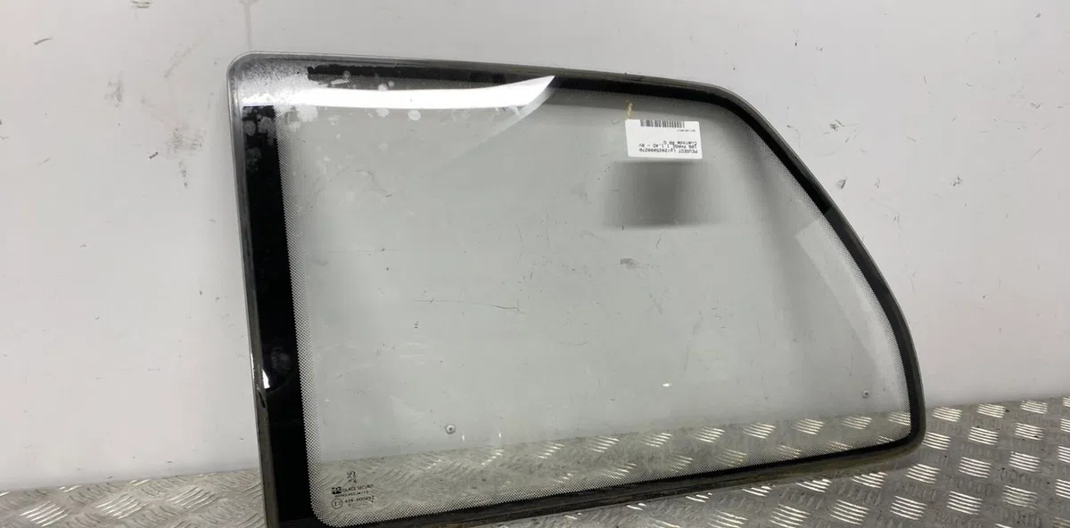 Glace ar custode g PEUGEOT 106 PHASE 1 occasion