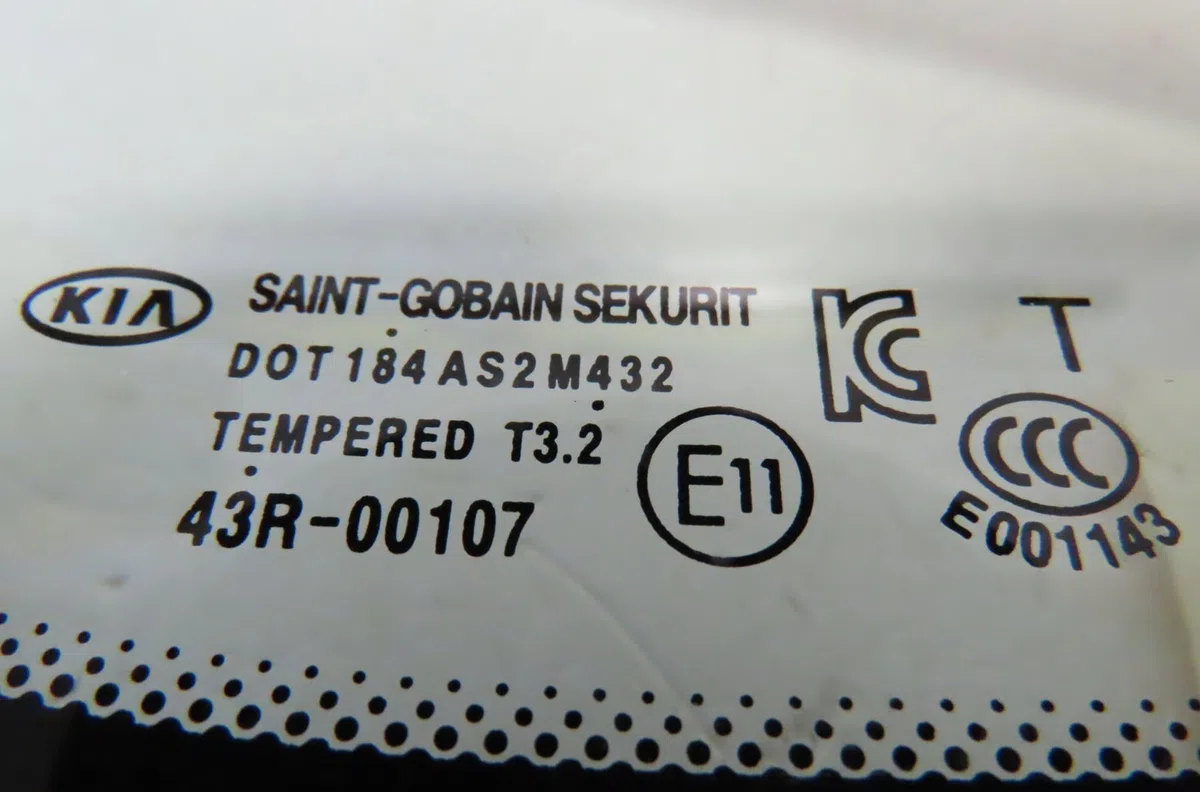 Glace av custode d Kia CARENS IV 1.7 crdi (2013) occasion