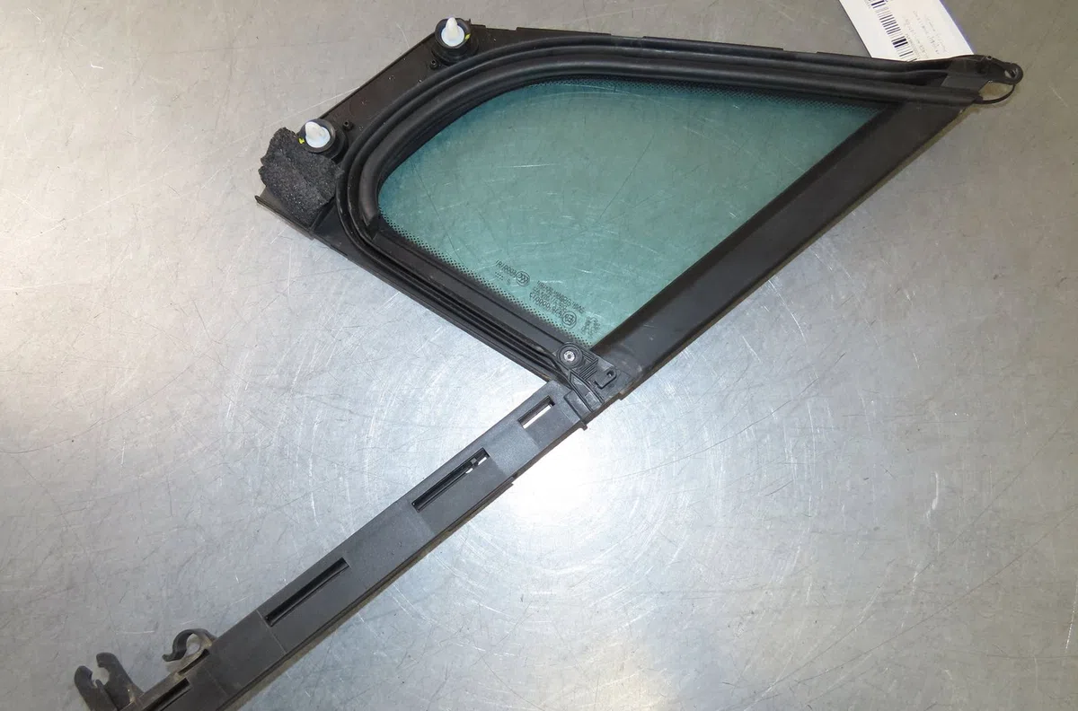 Glace av custode d Peugeot 3008 Monospace (0U_) 1.6 hdi (2009-2016) 5 portes occasion