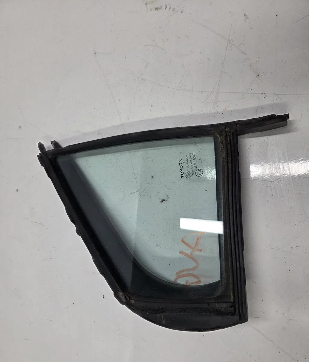 Glace av custode g TOYOTA YARIS 3 PHASE 2 occasion