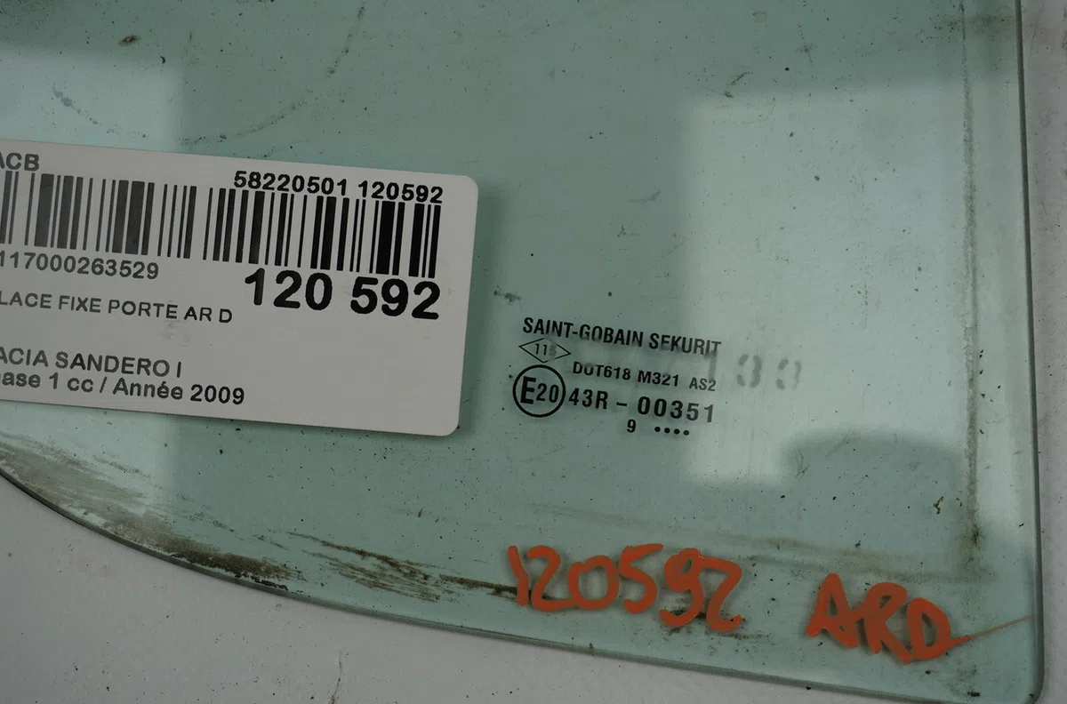 Glace fixe porte ar d Dacia SANDERO 1.4 mpi lpg (2009) occasion