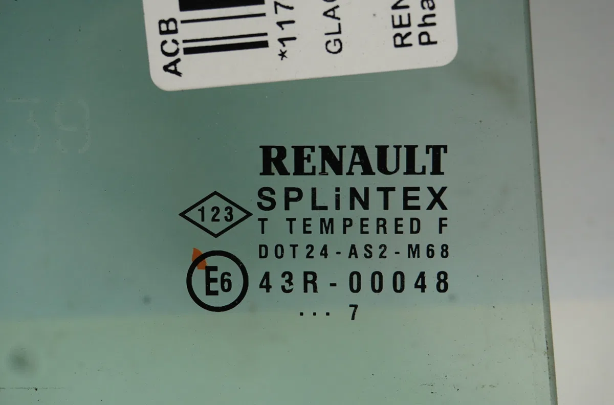 Glace fixe porte ar d Renault CLIO II (BB_, CB_) 1.2 16v (bb05, bb0w, bb11, bb27, bb2t, bb2u, bb2v, cb05,... (2001-2016)