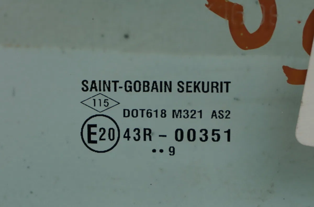 Glace fixe porte ar g Dacia SANDERO 1.4 mpi lpg (2009) occasion