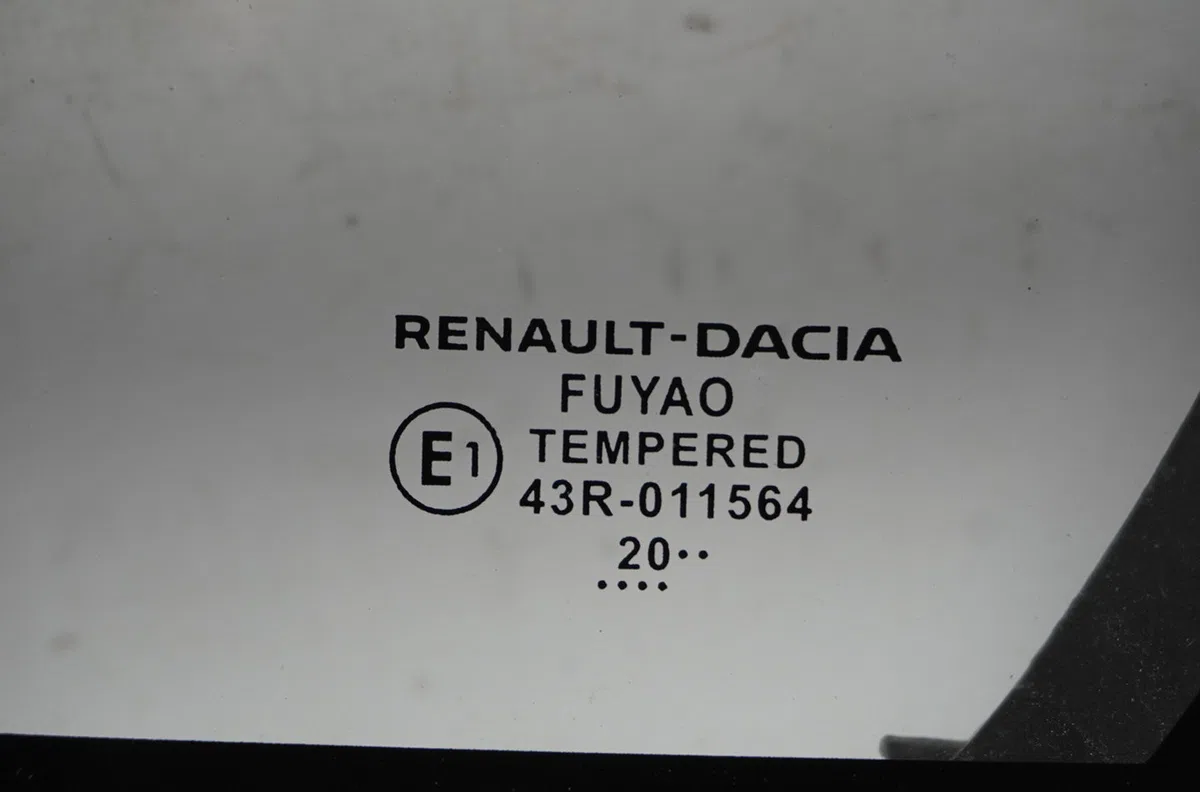 Glace fixe porte ar g Dacia SANDERO III Liberty 125 i.e. (m73) (2012) occasion