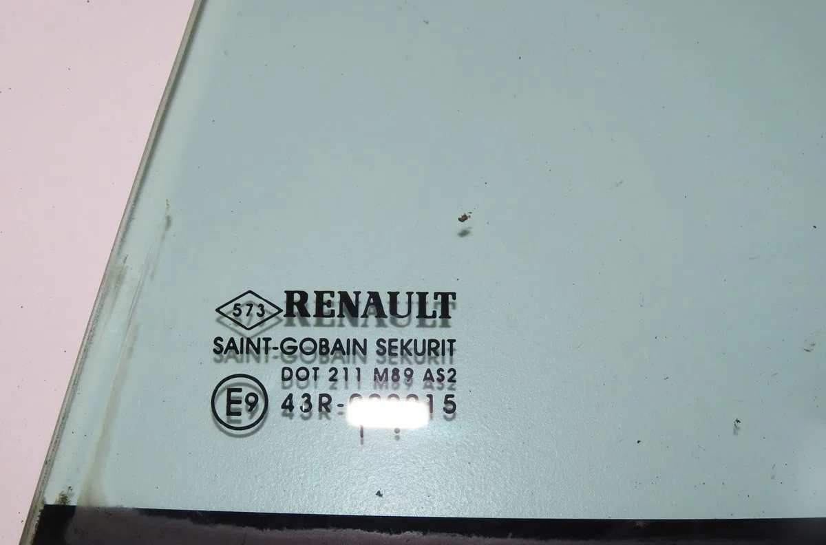 Glace fixe porte ar g Renault MEGANE III 3-5 portes (BZ0-1_, B3_) 1.5 dci (bz09, bz0d, bz1w, bz29, bz14) (2009) 5 portes