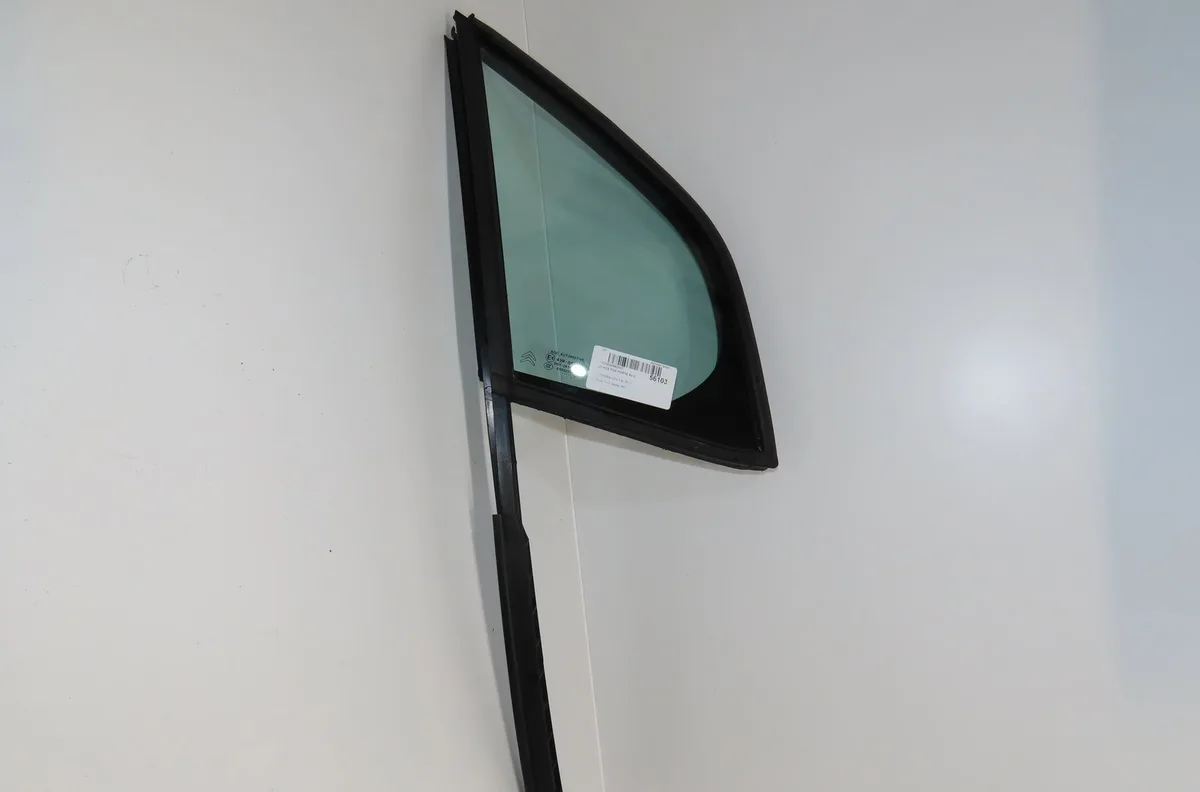 Glace fixe porte av d Citroen C3 II (SC_) 1.4 (2009-2016) 5 portes occasion