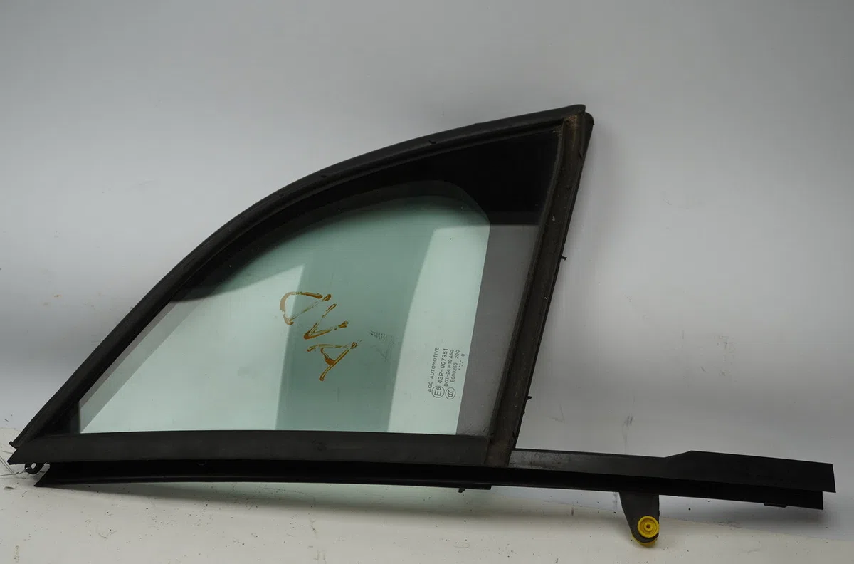 Glace fixe porte av d Citroen DS3 (SA_) 1.6 hdi 110 (2009-2015) occasion