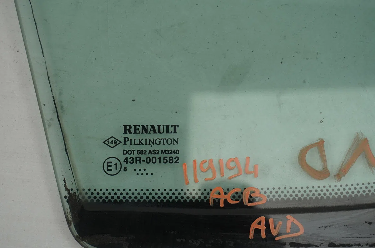 Glace fixe porte av d Renault MODUS - GRAND MODUS (F-JP0_) 1.5 dci (fp0f, jp0f) (2004) 5 portes occasion