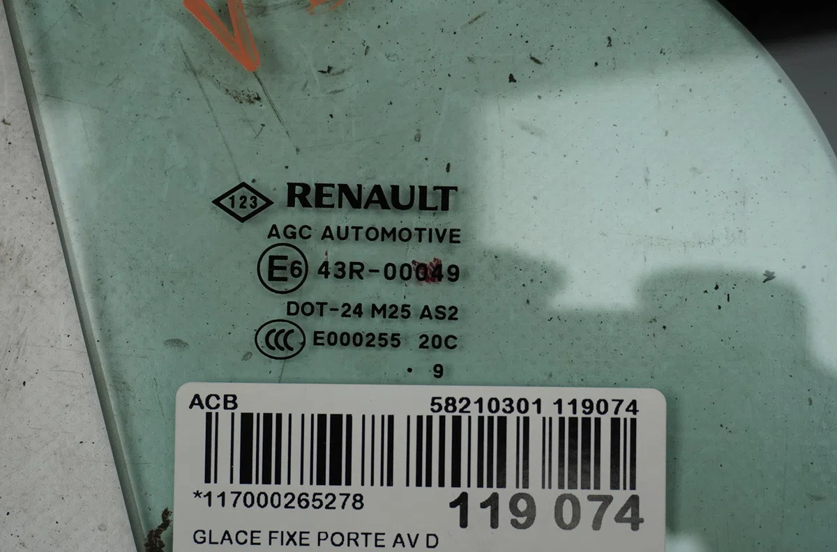 Glace fixe porte av d Renault SCÉNIC III (JZ0-1_) 1.9 dci (jz0j, jz1j, jz1k, jz1s) (2009) occasion