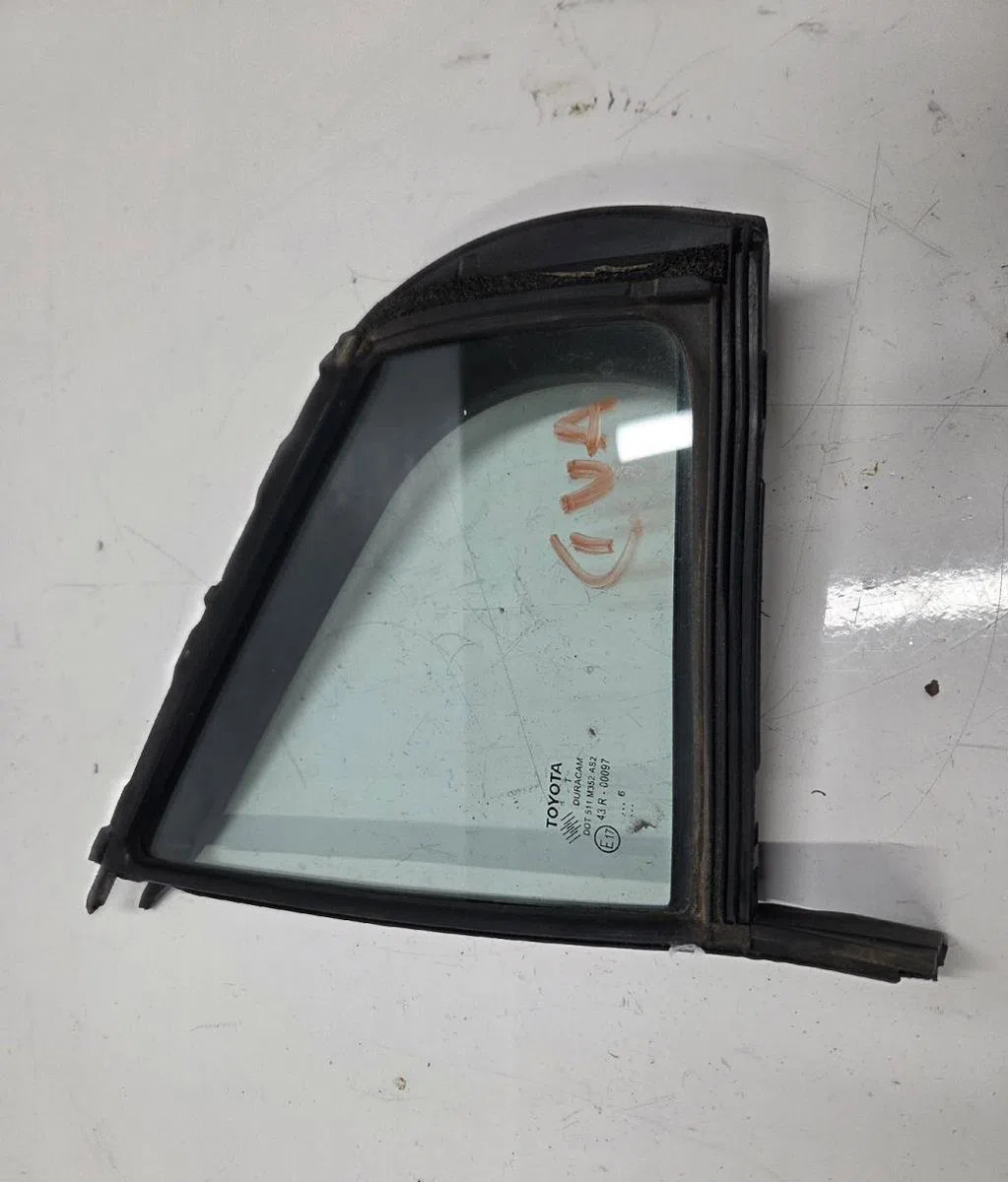 Glace fixe porte av d TOYOTA YARIS 3 PHASE 2 occasion