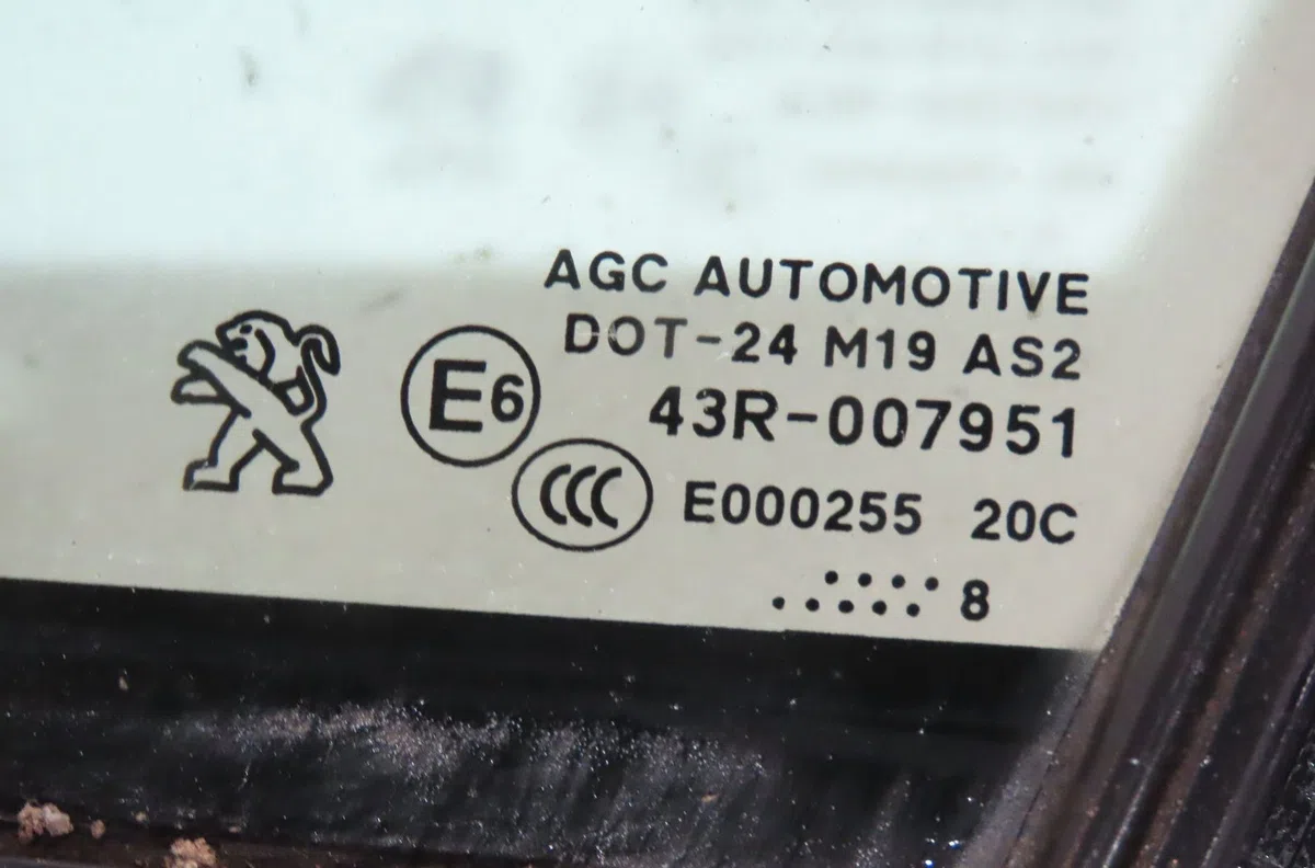 Glace fixe porte av g Peugeot 208 I (CA_, CC_) 1.2 vti 82 (2012) occasion