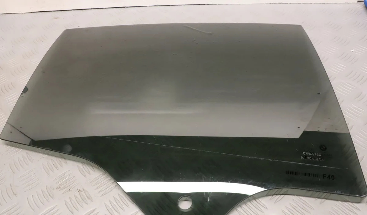 Glace porte ar d Bmw 1 (F40) 118 d (2019) occasion