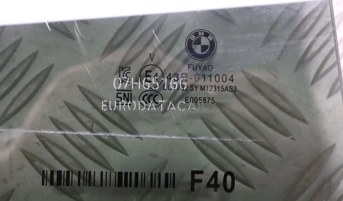 Glace porte ar d Bmw 1 (F40) 118 d (2019) occasion