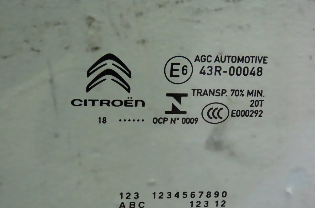 Glace porte ar d Citroen C3 III (SX) 1.2 puretech 82 (2018) 5 portes occasion